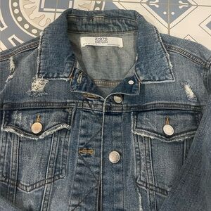 Zara Distressed Denim Jacket ✨